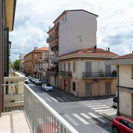 La Suite 2 Ondina Viareggio 200M From Sea - Happy Rentals Dış mekan fotoğraf